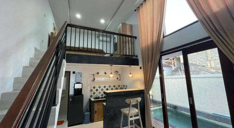 Villa with pool — photo 5