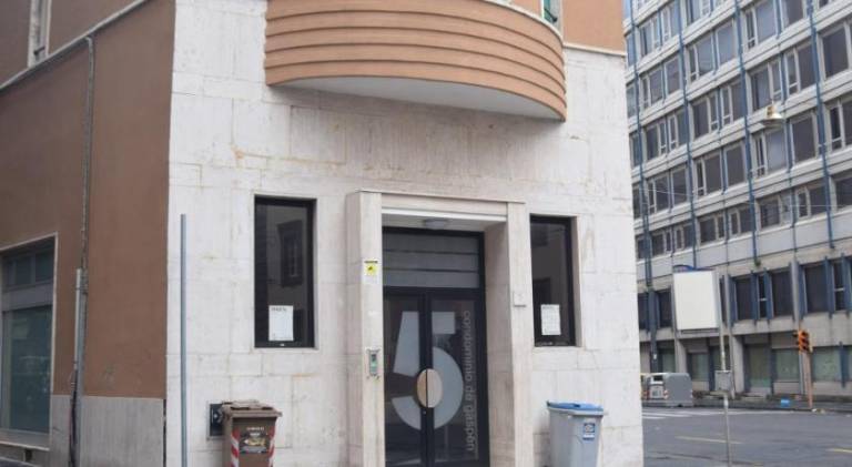 De Gasperi House- Elegante appartamento, con terrazza, nel cuore di Napoli — photo 4
