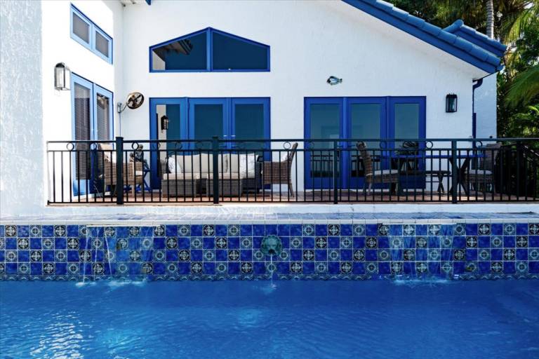Villa with terrace & pool — photo 4