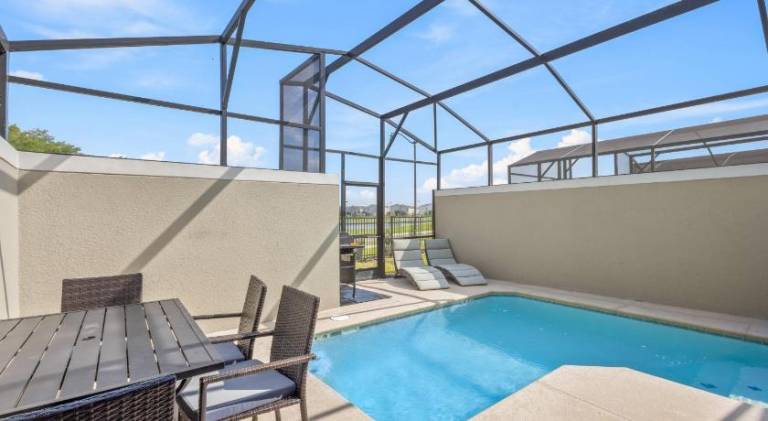 Vacation home with pool | Pet-friendly — photo 5
