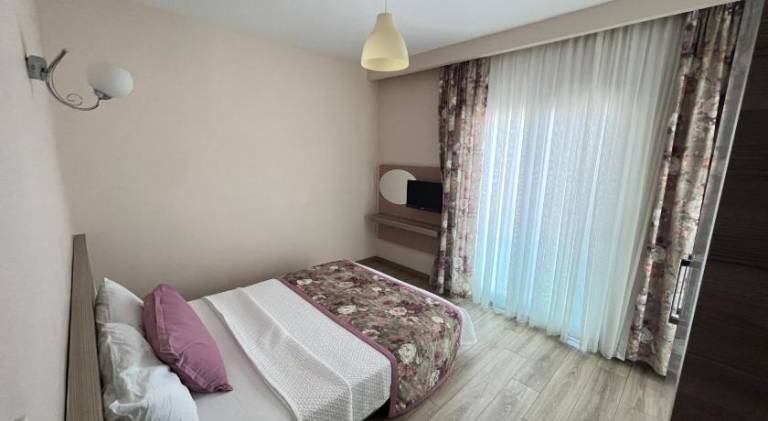 Serviced apartment with yard — photo 2