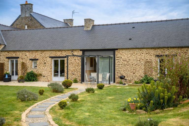 Gite with terrace, grill & garden — photo 2