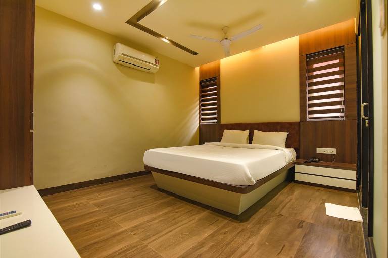 FabHotel Eros 282 Nr Sreebhumi