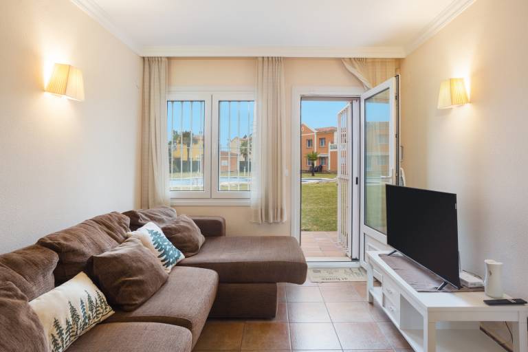 Children-friendly vacation home with garden, fast internet & pool | Beach view | Suitable for remote work | Pet-friendly — photo 2