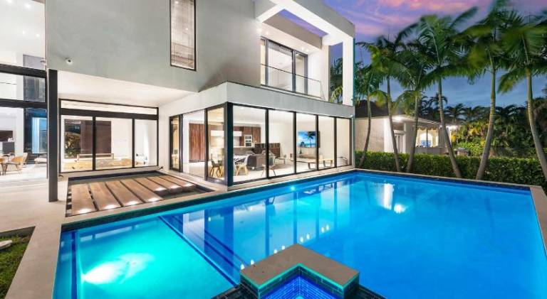 Pleasant house with pool | Dogs allowed in Aventura, FL