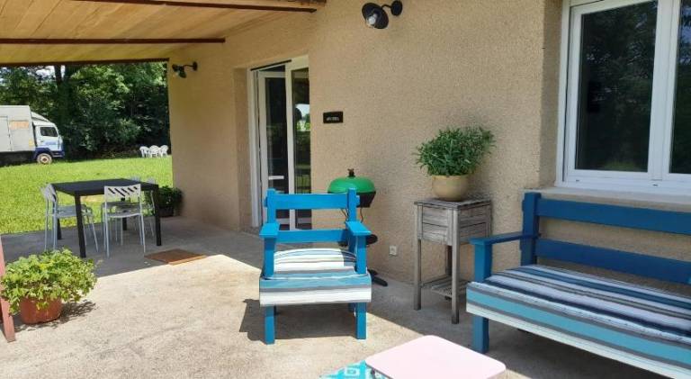Charming vacation home with yard, pool & patio | Dogs allowed — photo 5