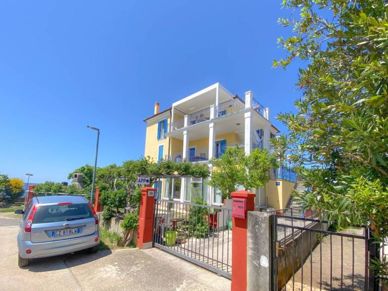 Rental apartment with 2 rooms for 4 persons — photo 4
