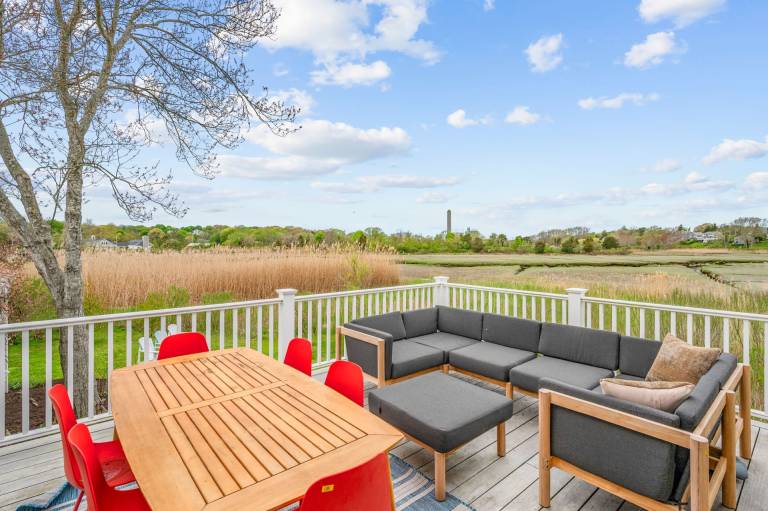 Family-friendly spacious vacation home with terrace, BBQ & garden | Water view | Pet-friendly — photo 3