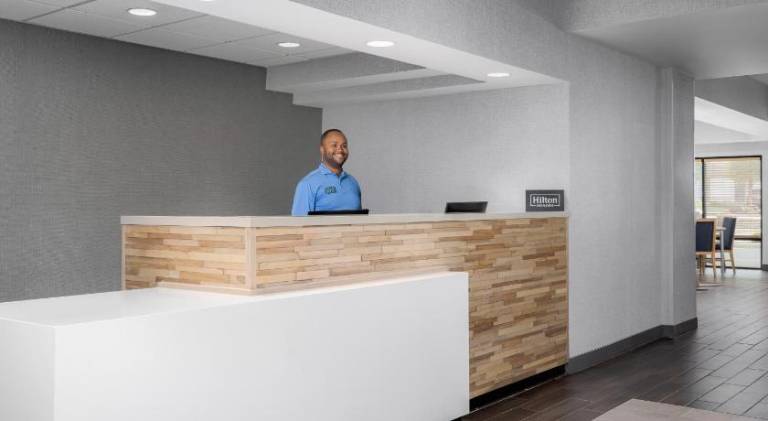 Hampton Inn Louisville-Airport (Fair & Expo Center) — photo 5