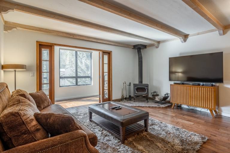 Family-oriented condo with hot tub, heated pool & patio | Lake view | Close to the ski | Pet-friendly in Mammoth Lakes, CA
