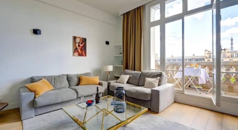 Bluestay 245 -Duplex sur les Champs-Elysees+Balcon in Courbevoie