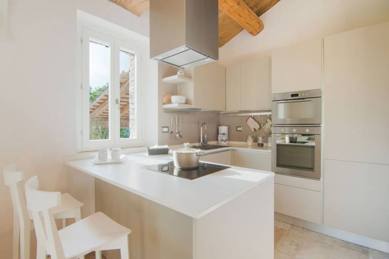 Fully equipped pleasant villa with garden, hot tub & private pool | Dogs allowed — photo 3