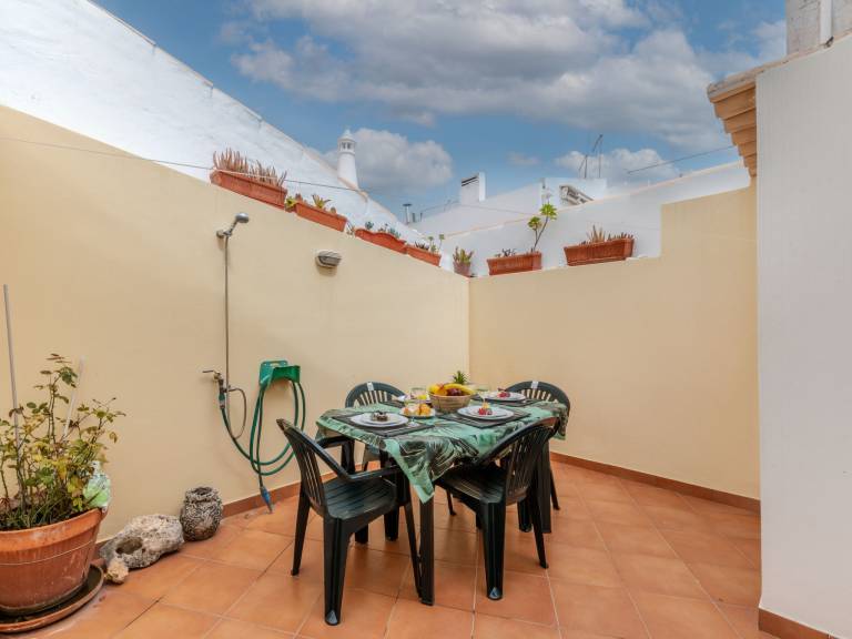 House with terrace — photo 2