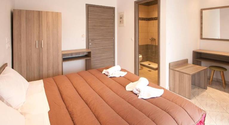 Charming apartment with terrace | Close to the beach | Pets allowed in Skiathos
