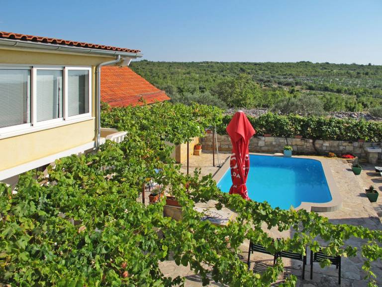 Apartment with garden, patio & private pool | Sea view — photo 2