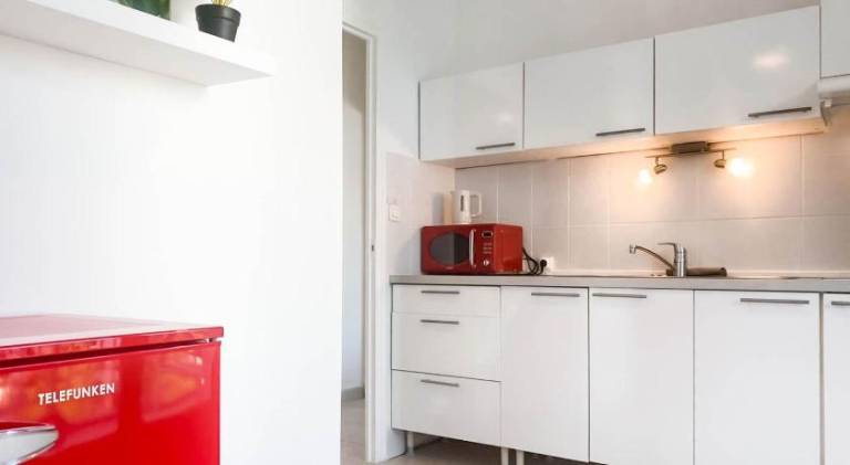 Holiday apartment with garden & pool — photo 4