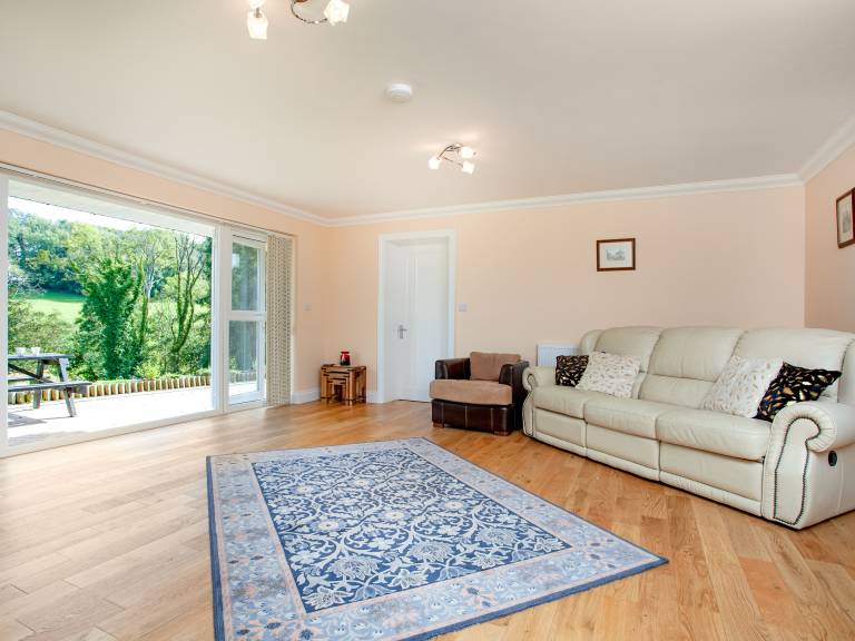 Cottage with yard | River view — photo 3