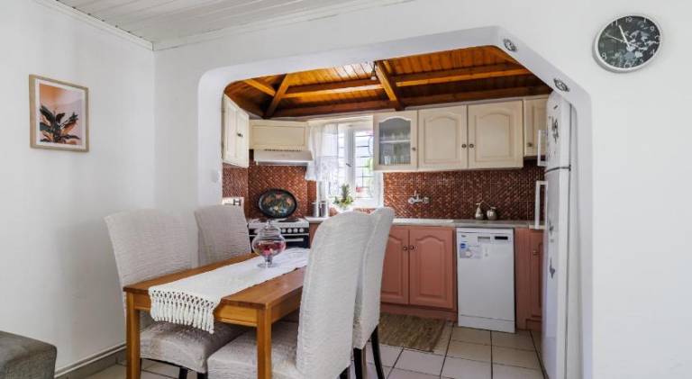 House with patio & yard in Skopelos