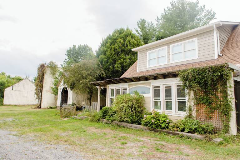 Cottage  Round Hill