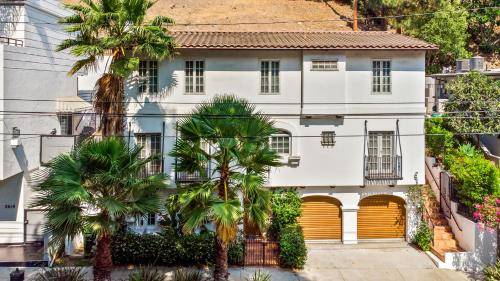 Hollywood Hills Homestay