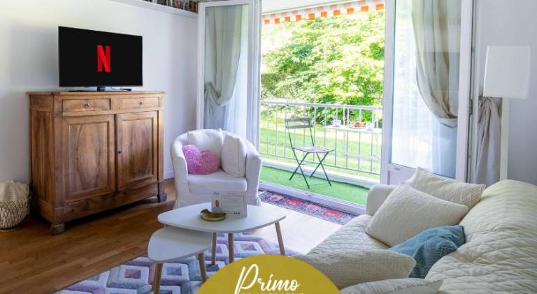 Apartment with yard in Clamart