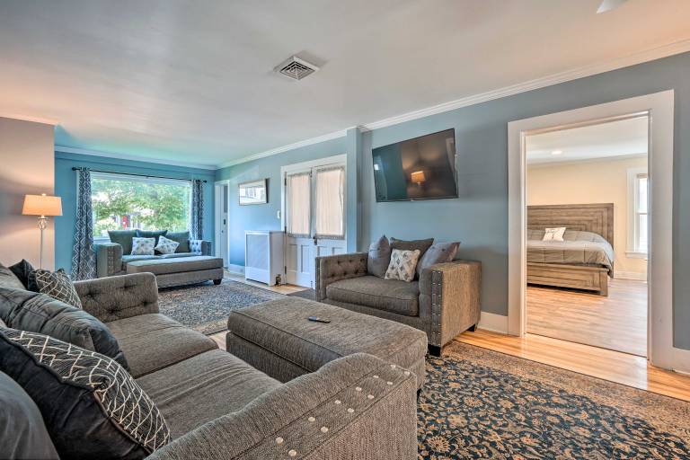 Downtown Retreat w/ Grill, Fire Pit & Wet Bar — photo 2