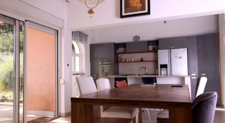 Holiday apartment with garden, patio & BBQ — photo 4