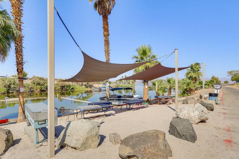 Walk to London Bridge Beach: Lake Havasu Cabin! — photo 2