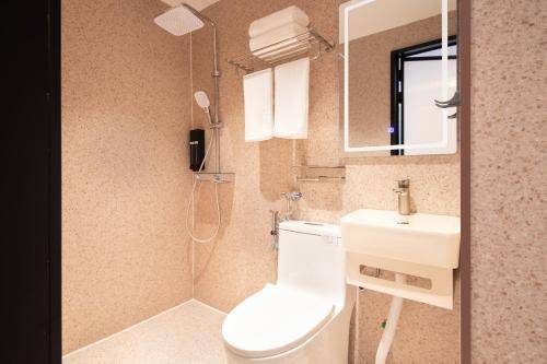 A Hotel Farrer Park - Newly Renovated — photo 5