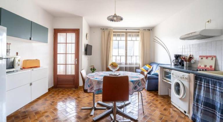 Rental apartment with BBQ & terrace — photo 3