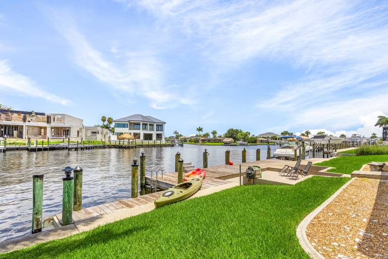 Family-oriented pleasant vacation home with barbecue, private pool & jacuzzi | Water view | Pet-friendly — photo 3
