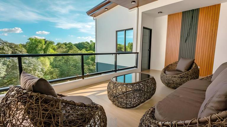 Villa with pool & grill — photo 3