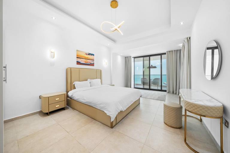 Apartment with pool in Doha