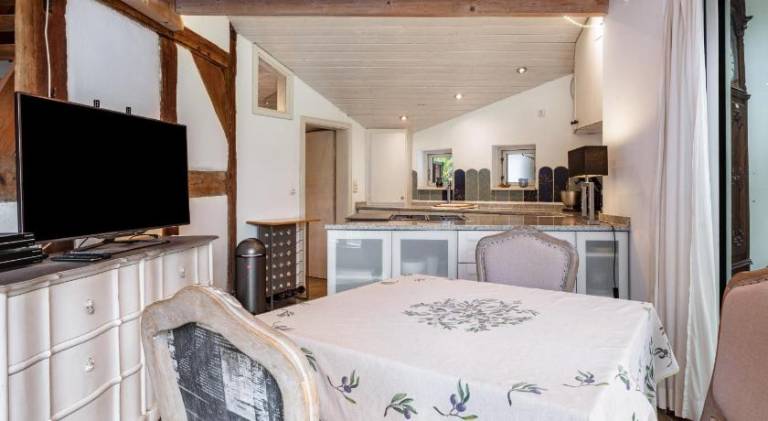 Vacation home with hot tub | Pets are welcome — photo 4