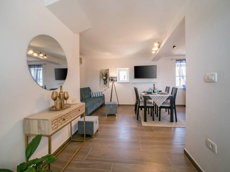 House with BBQ, terrace & private pool | Pet-friendly — photo 5