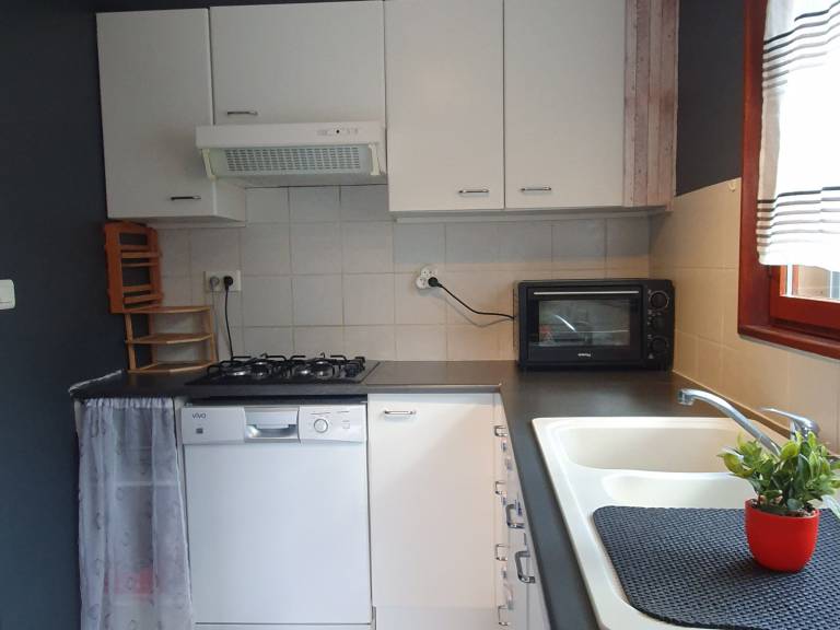 Cottage with yard & grill | Pet-friendly — photo 4