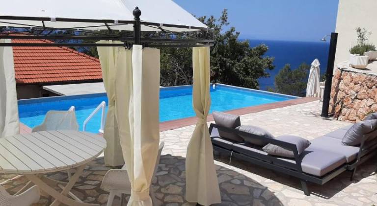 Pleasant rental apartment with patio, garden & private pool | Dogs allowed — photo 3