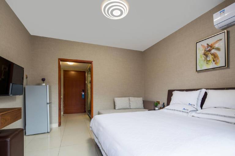 Good World Apartment (Guangzhou Cancer Hospital Taojin Metro Station) — photo 2