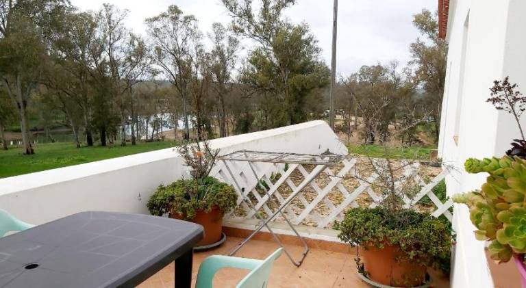 Vacation home with barbecue, terrace & yard | Beach nearby | Pet-friendly — photo 5
