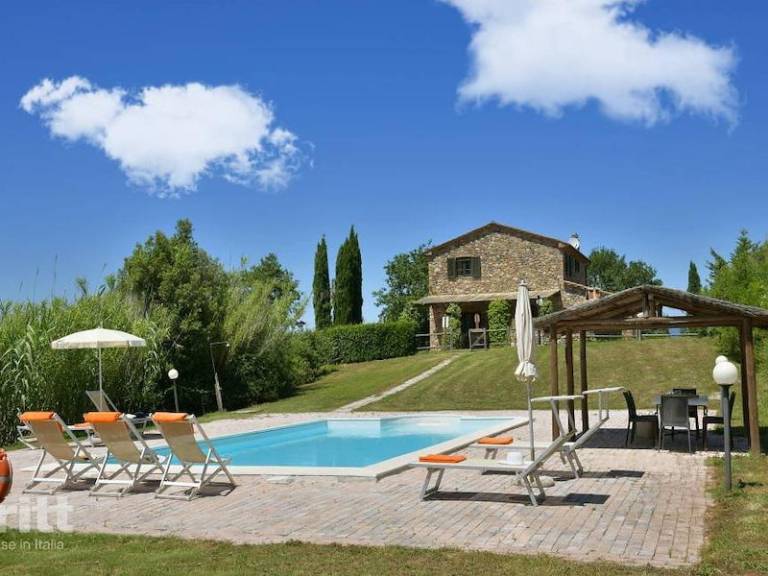 House with yard, patio & private pool in Bibbona