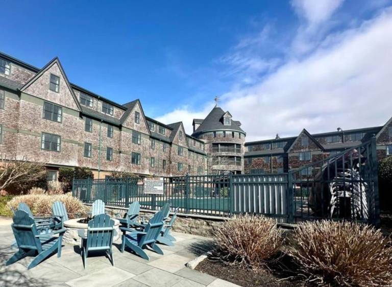 Condo  Newport