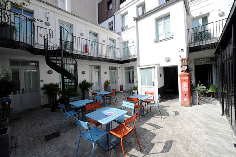 Hostel  Paris