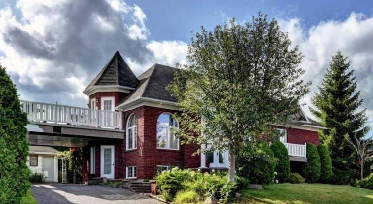 Villa with hot tub in Québec City, QC