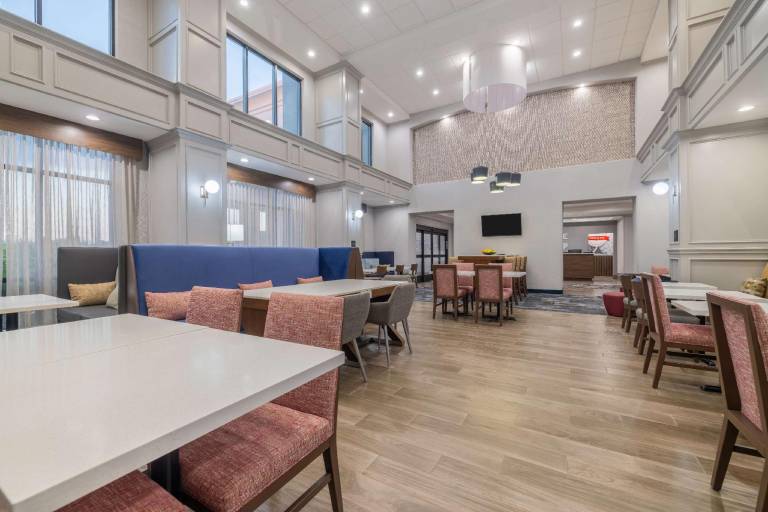 Hampton Inn & Suites Brenham — photo 5