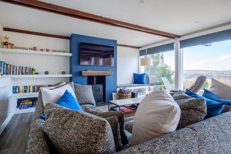 Family-friendly cottage with yard & hot tub | Pet-friendly — photo 4