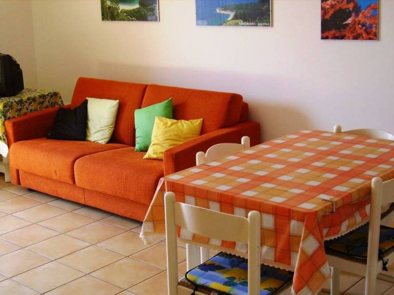 Holiday apartment with garden — photo 4