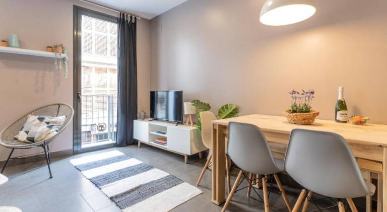 Holiday apartment with terrace, yard & pool — photo 2