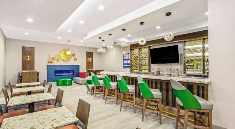 La Quinta Inn & Suites by Wyndham Waco Baylor Downtown — photo 5