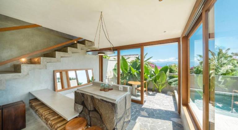 Villa with yard & private pool — photo 3