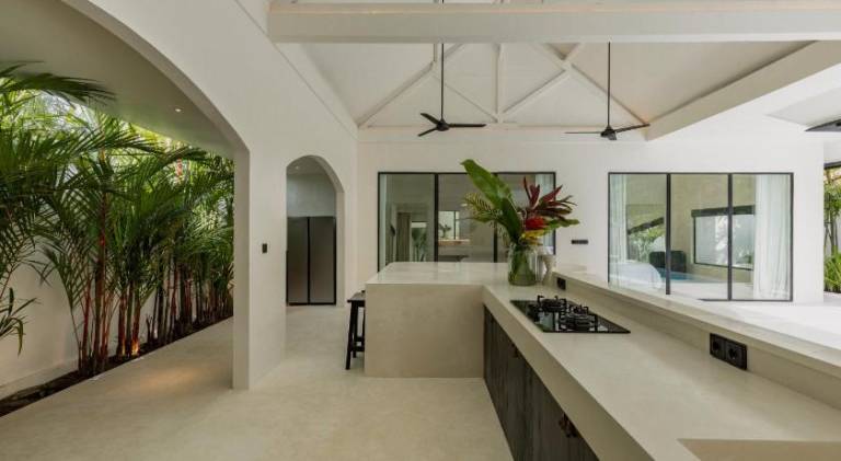 Villa with pool — photo 5